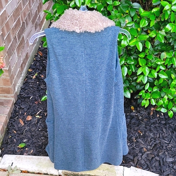 Faux sherpa fur vest - Picture 3 of 7
